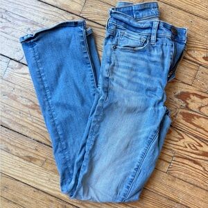 American Eagle Outfitters Light Blue Skinny kick jeans